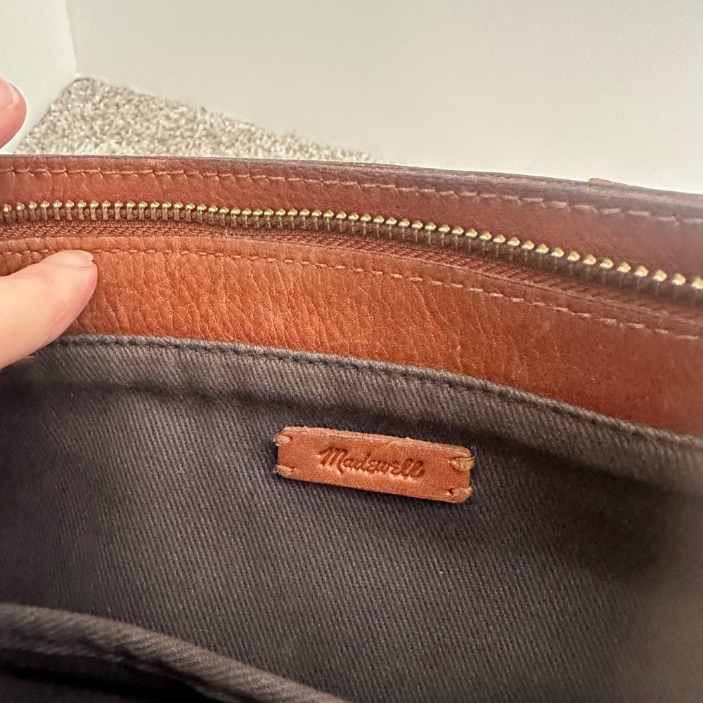 Madewell The Zip-Top Transport Crossbody Leather Bag in English Saddle Brown